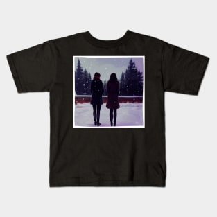 The Girls Watching the Snow at Winter - I Smell Snow - Christmas Kids T-Shirt